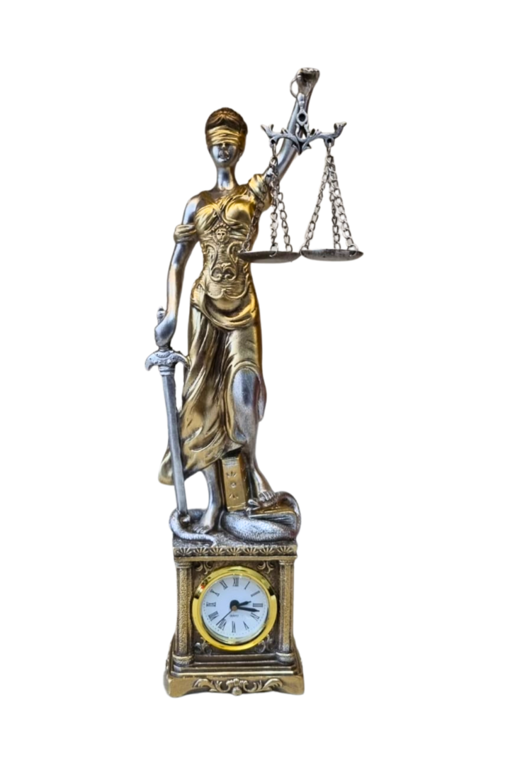 Dama da justica com relogio 1